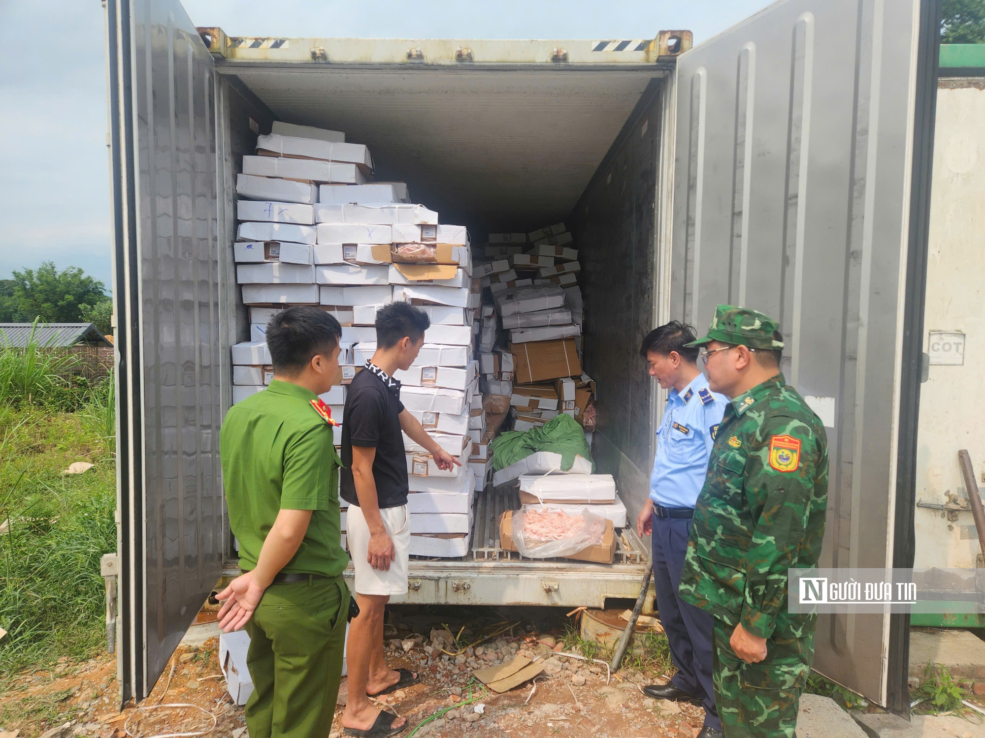 Quảng Ninh: Thu giữ hơn 25 tấn thực phẩm đ&ocirc;ng lạnh kh&ocirc;ng r&otilde; nguồn gốc - Ảnh 1.