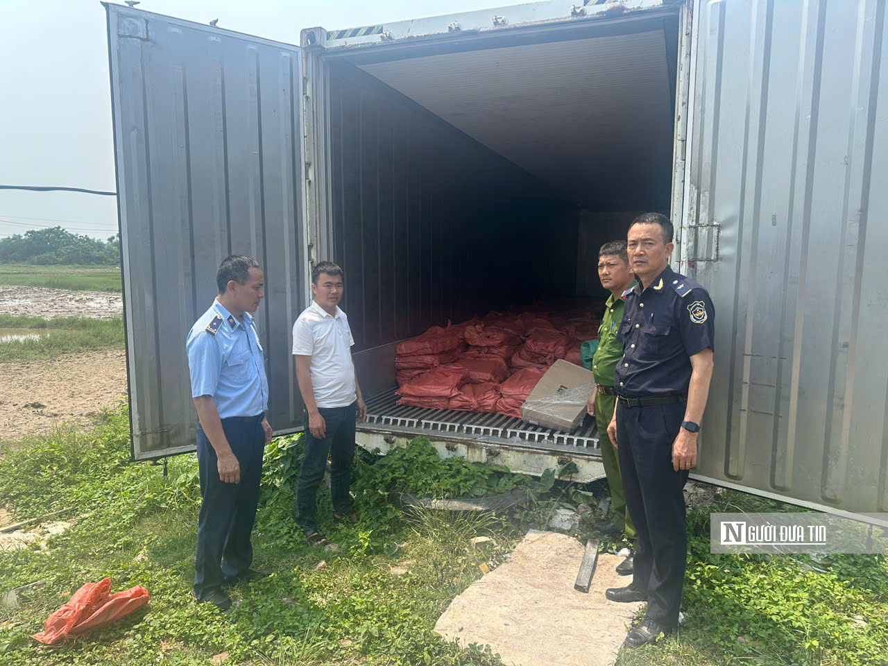 Quảng Ninh: Thu giữ hơn 25 tấn thực phẩm đ&ocirc;ng lạnh kh&ocirc;ng r&otilde; nguồn gốc - Ảnh 2.