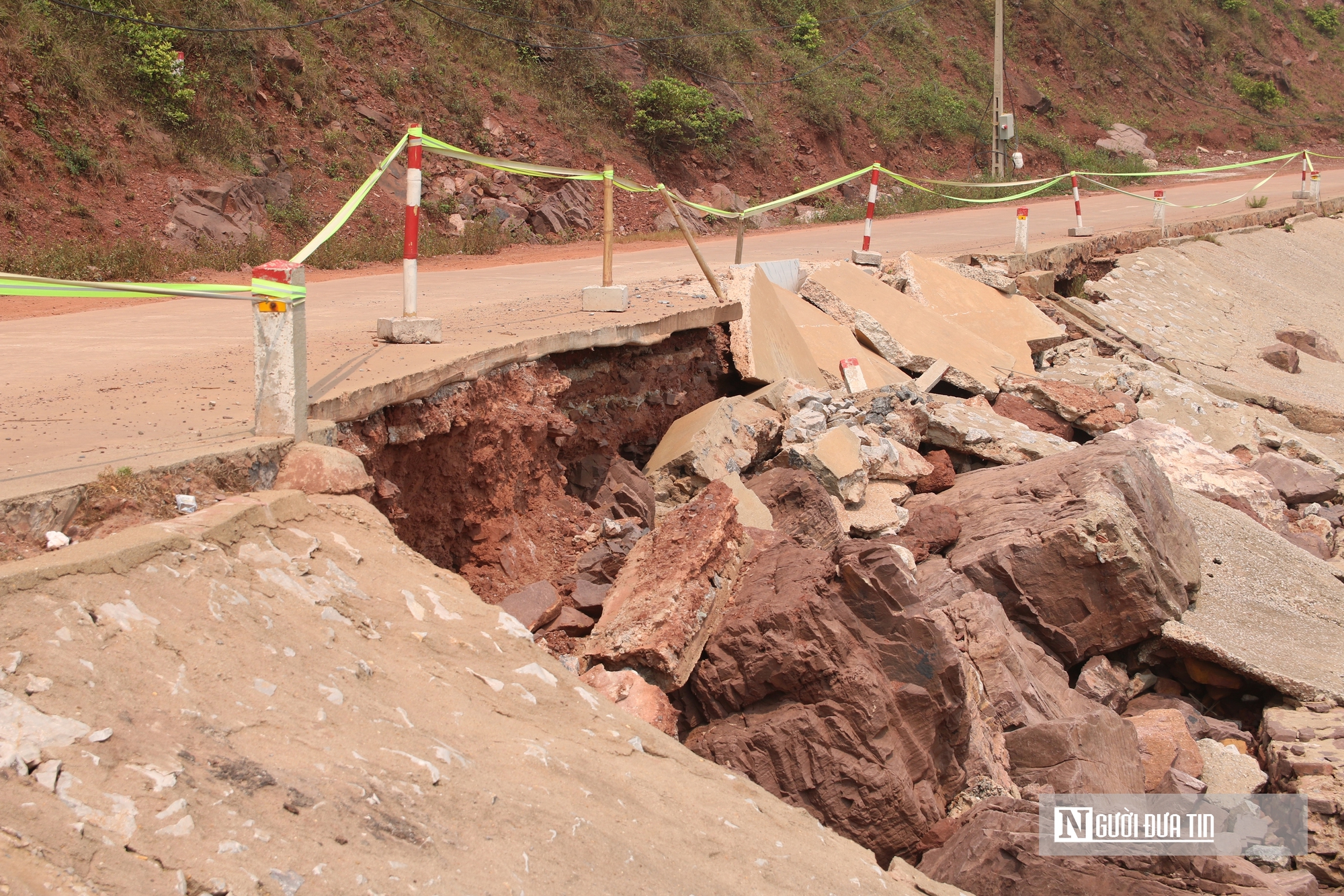 Chạy đua với thuỷ triều thi c&ocirc;ng tường chắn s&oacute;ng biển trước m&ugrave;a mưa b&atilde;o- Ảnh 4.