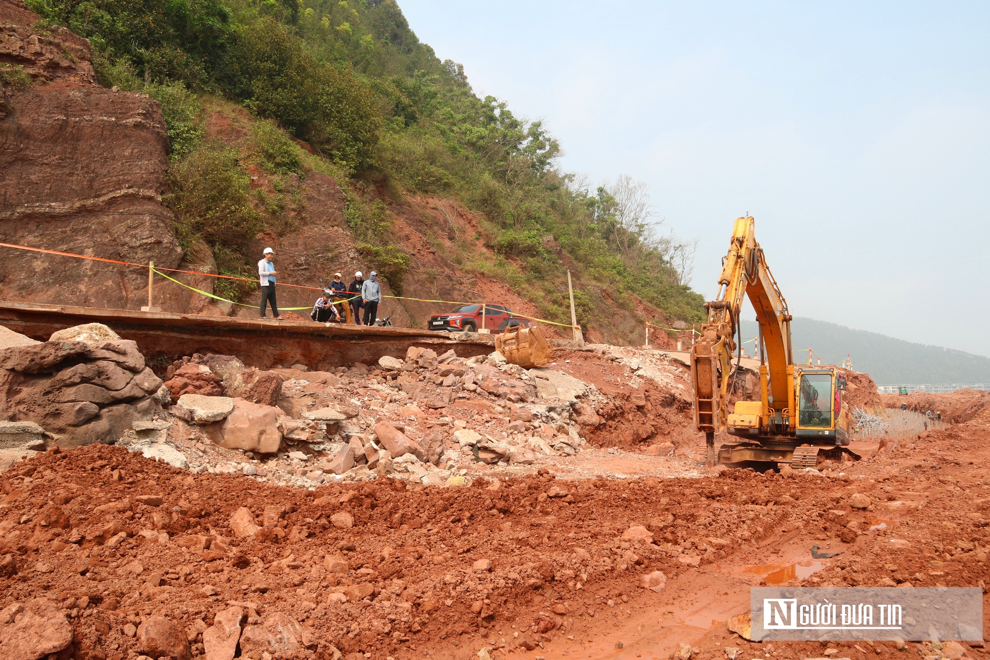Chạy đua với thuỷ triều thi c&ocirc;ng tường chắn s&oacute;ng biển trước m&ugrave;a mưa b&atilde;o- Ảnh 10.