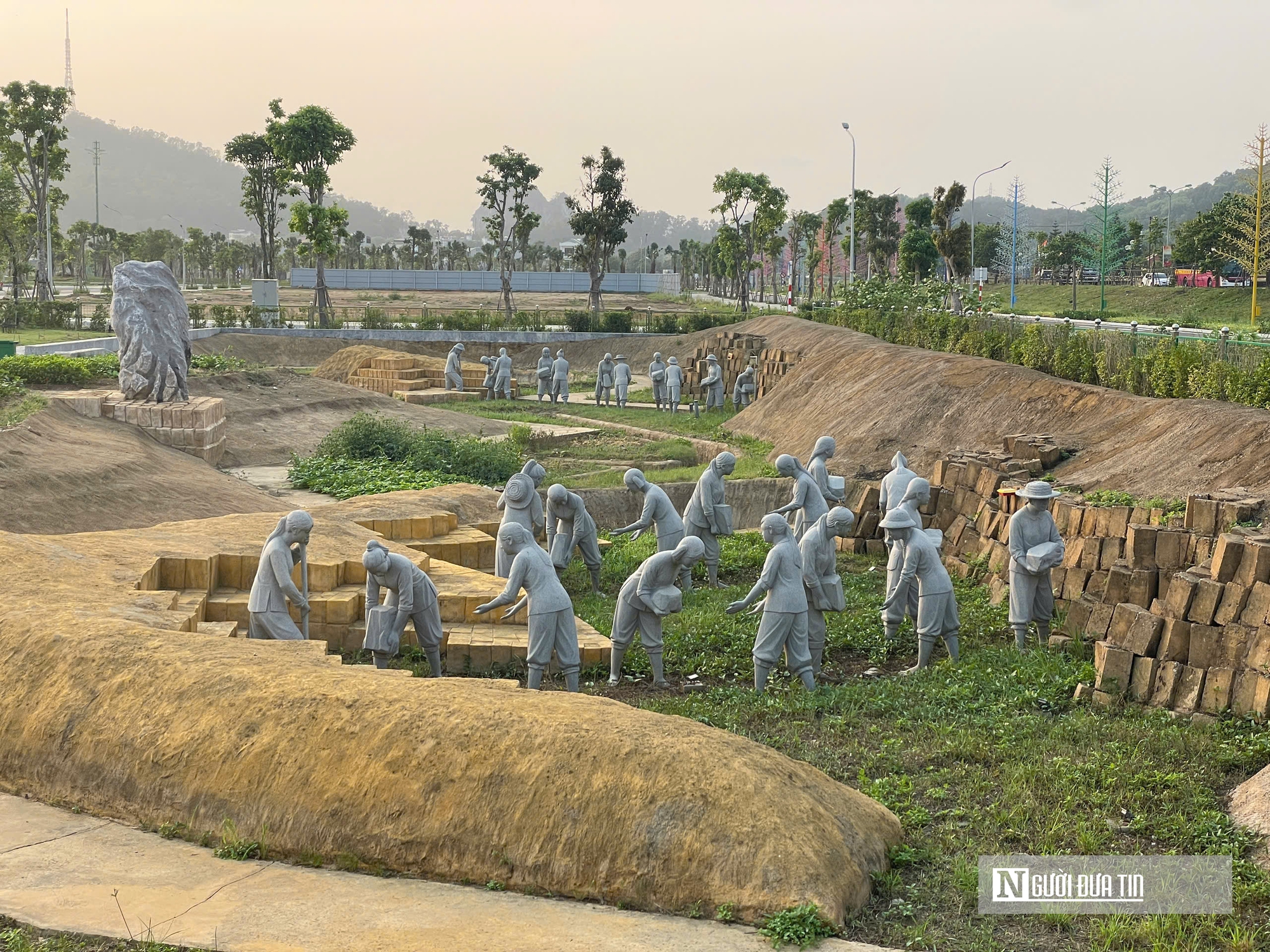 K&yacute; ức kh&ocirc;ng thể qu&ecirc;n về 64 gi&aacute;o vi&ecirc;n v&agrave; học sinh ng&atilde; xuống tr&ecirc;n c&ocirc;ng trường đắp đ&ecirc; s&ocirc;ng M&atilde;  - Ảnh 3.