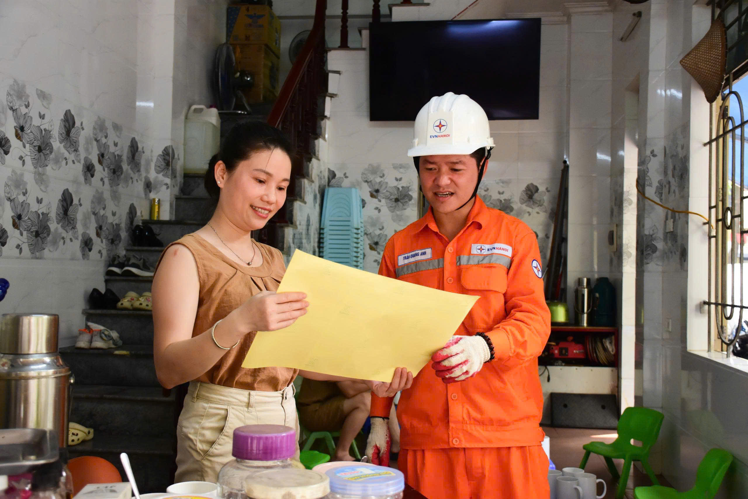 EVNHANOI đẩy mạnh triển khai các dịch vụ điện gia tăng nhằm đáp ứng nhu cầu ngày càng cao của khách hàng - Ảnh 2.