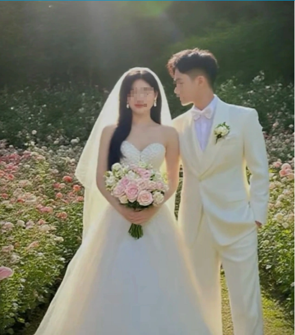 Ảnh cưới &ldquo;kh&ocirc;ng cần ch&uacute; rể&rdquo; g&acirc;y sốt mạng, tr&agrave;o lưu độc lạ hay ảo tưởng t&igrave;nh y&ecirc;u? - Ảnh 3.