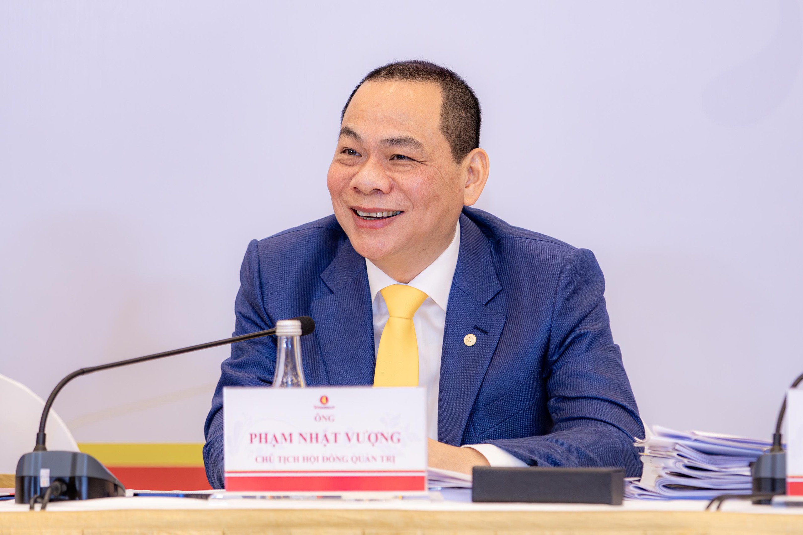 Tỷ phú Phạm Nhật Vượng: 