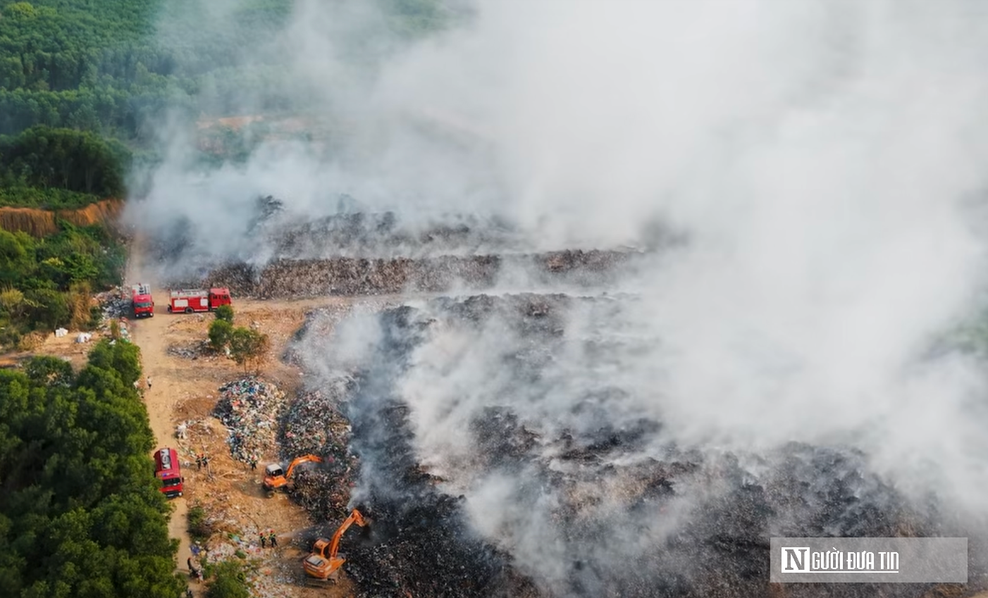 B&atilde;i r&aacute;c lớn ch&aacute;y nhiều ng&agrave;y &ldquo;đe doạ&rdquo; cuộc sống người d&acirc;n- Ảnh 2.