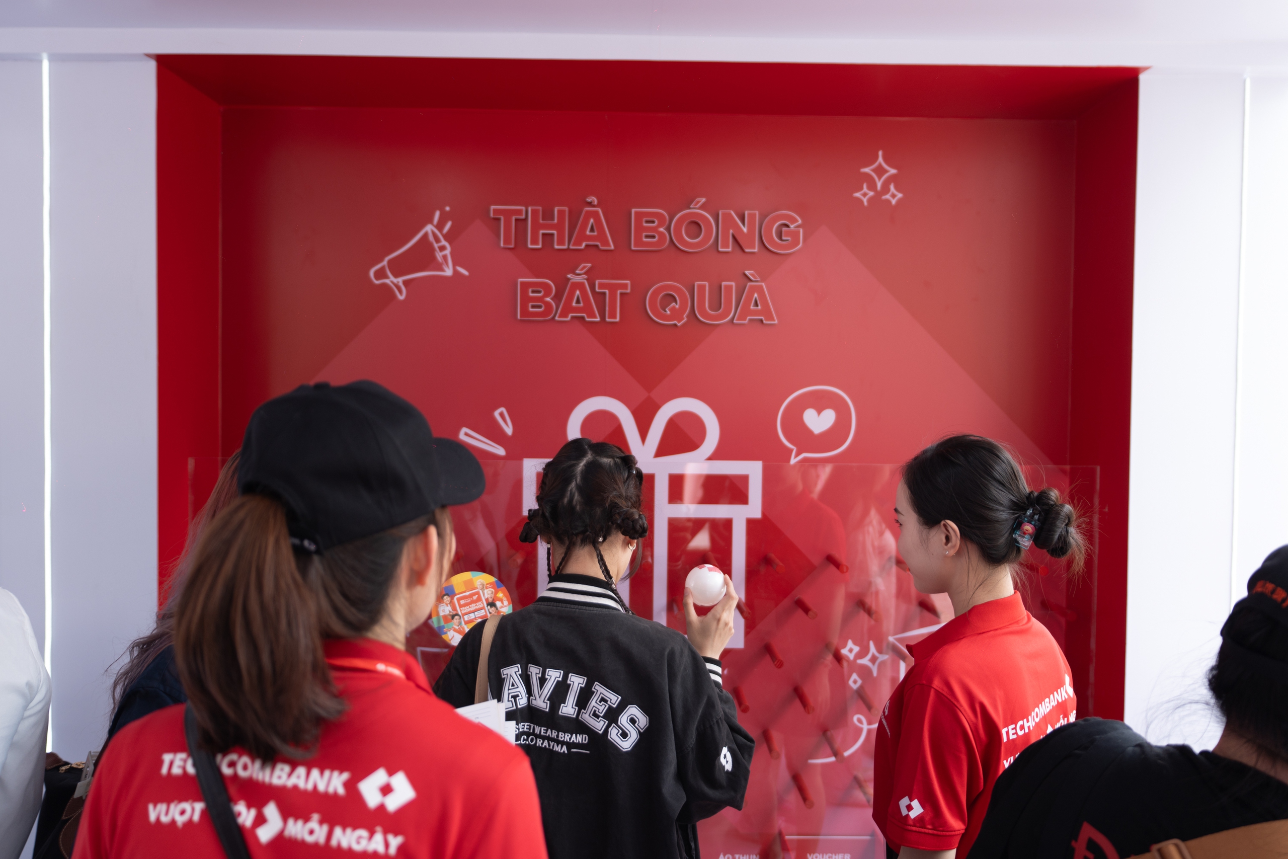 Kim chủ quốc dân Techcombank chiều “Gai Con” hết mực, xoa dịu hội chứng hậu concert - Ảnh 2.