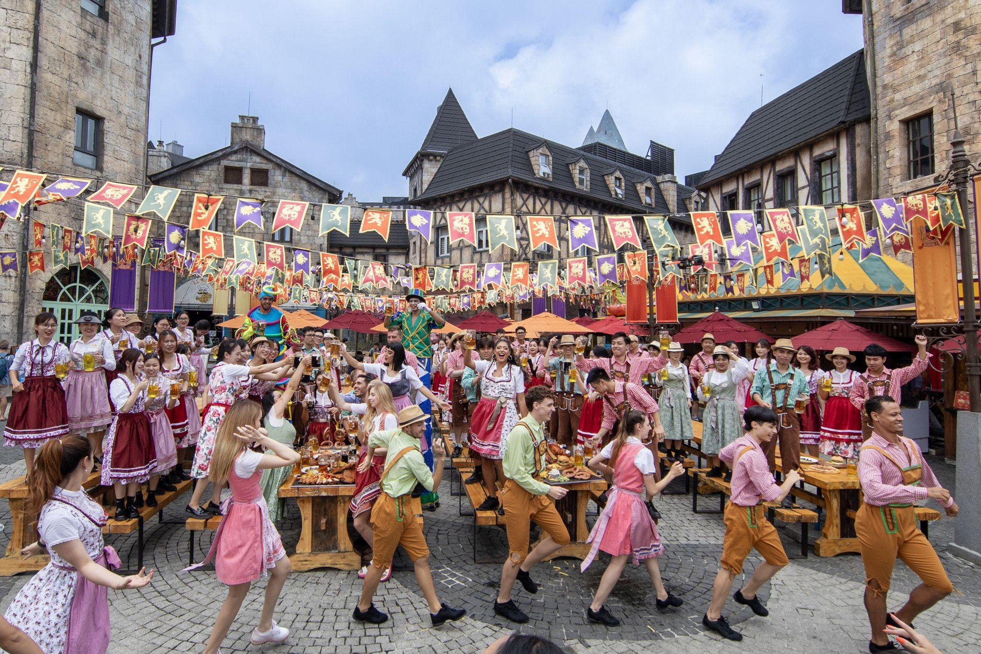 Kiến tạo một kh&ocirc;ng kh&iacute; lễ hội m&ugrave;a h&egrave; đa trải nghiệm - Ảnh 1.