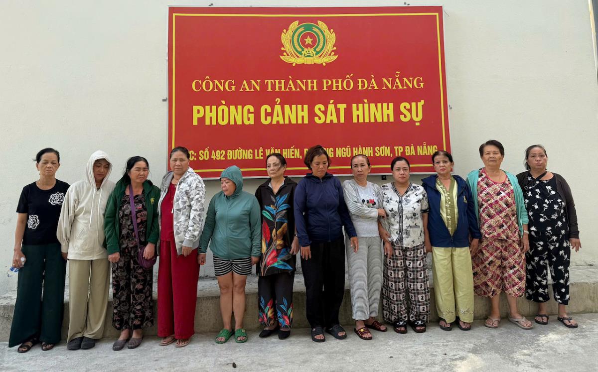 Bắt quả tang 11 đối tượng tụ tập đánh bạc bằng hình thức 