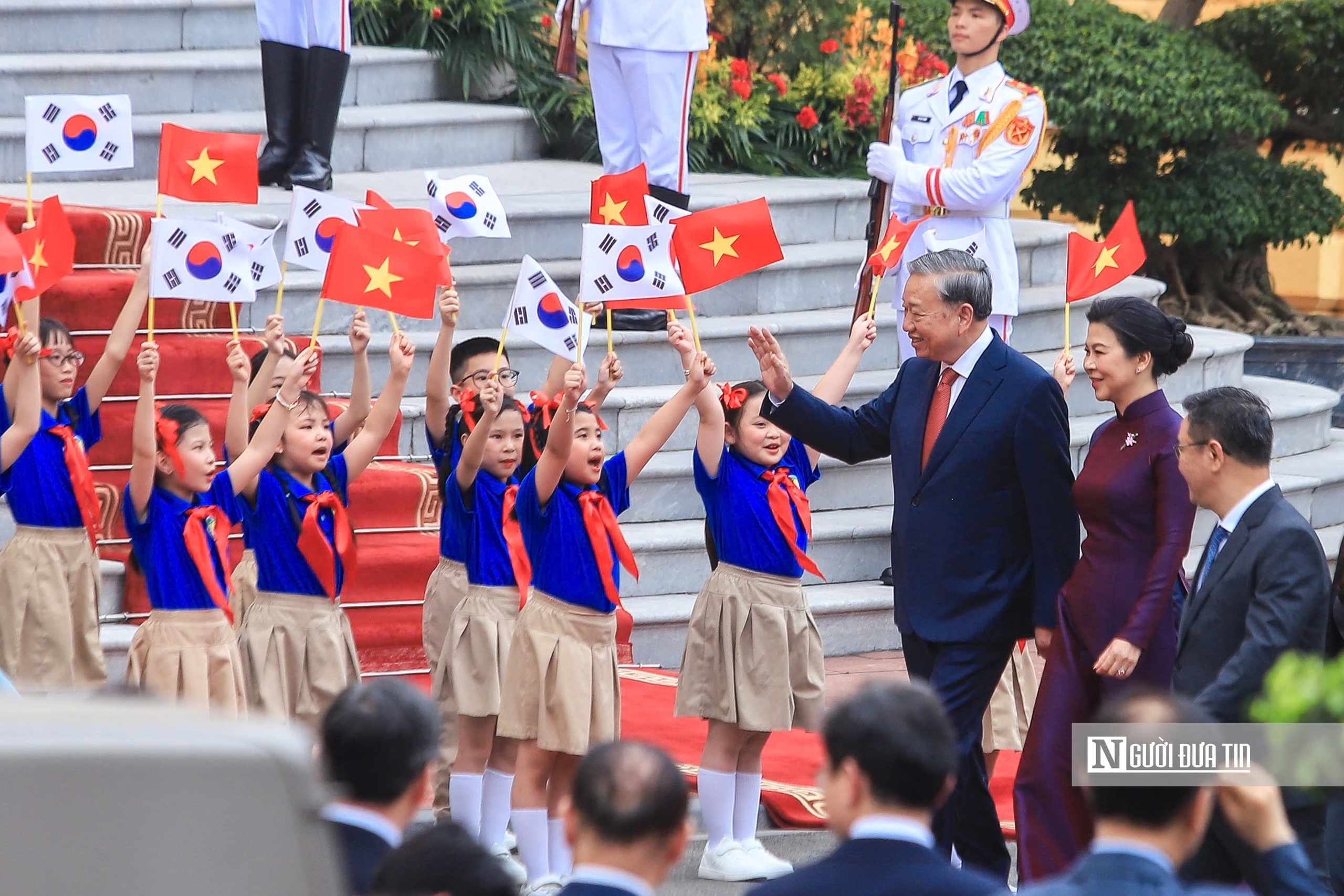 21 loạt đại b&aacute;c ch&agrave;o mừng Tổng thống H&agrave;n Quốc thăm Việt Nam - Ảnh 2.