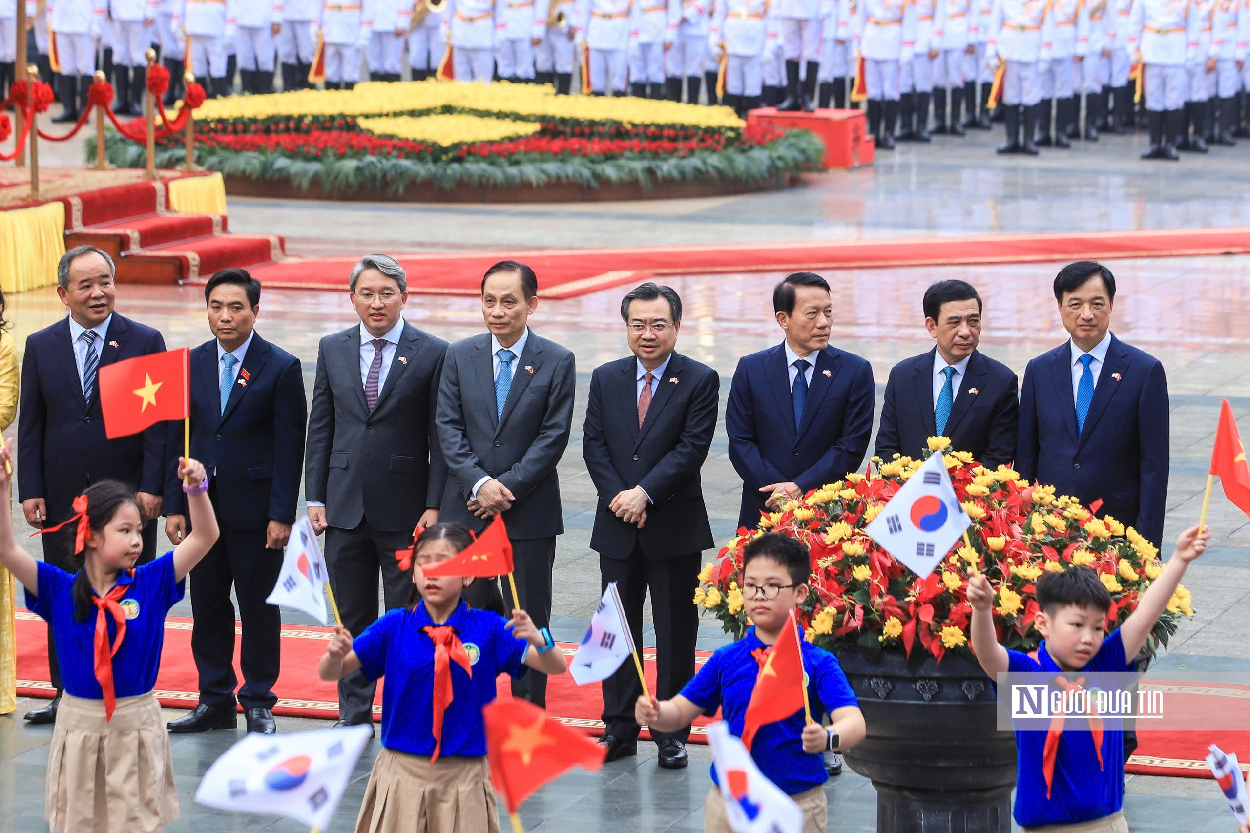 21 loạt đại b&aacute;c ch&agrave;o mừng Tổng thống H&agrave;n Quốc thăm Việt Nam - Ảnh 3.