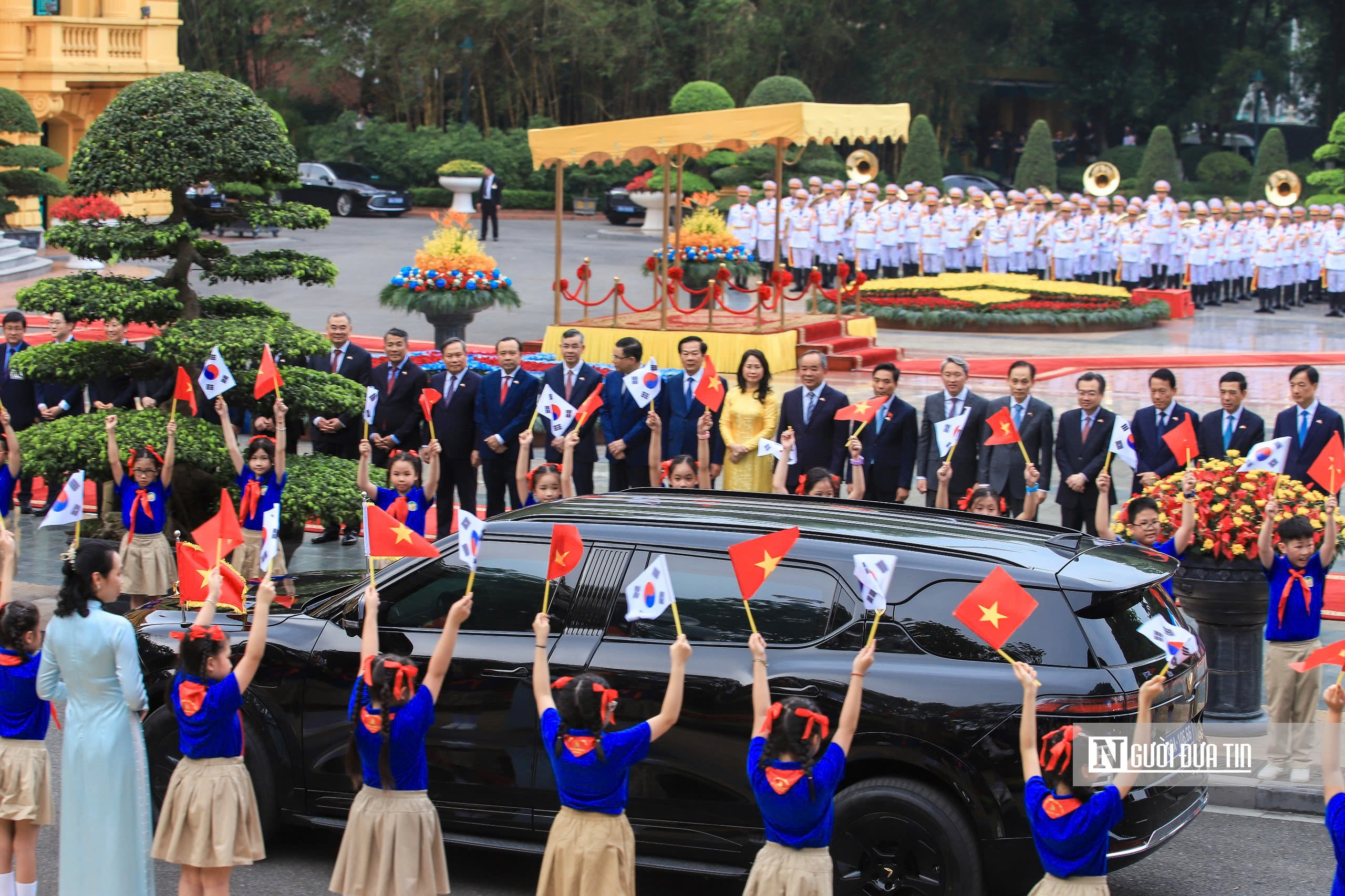 21 loạt đại b&aacute;c ch&agrave;o mừng Tổng thống H&agrave;n Quốc thăm Việt Nam - Ảnh 6.