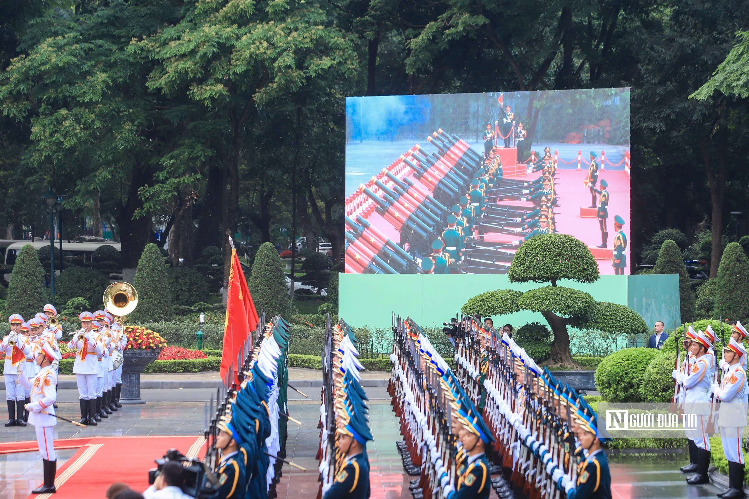 21 loạt đại b&aacute;c ch&agrave;o mừng Tổng thống H&agrave;n Quốc thăm Việt Nam - Ảnh 9.