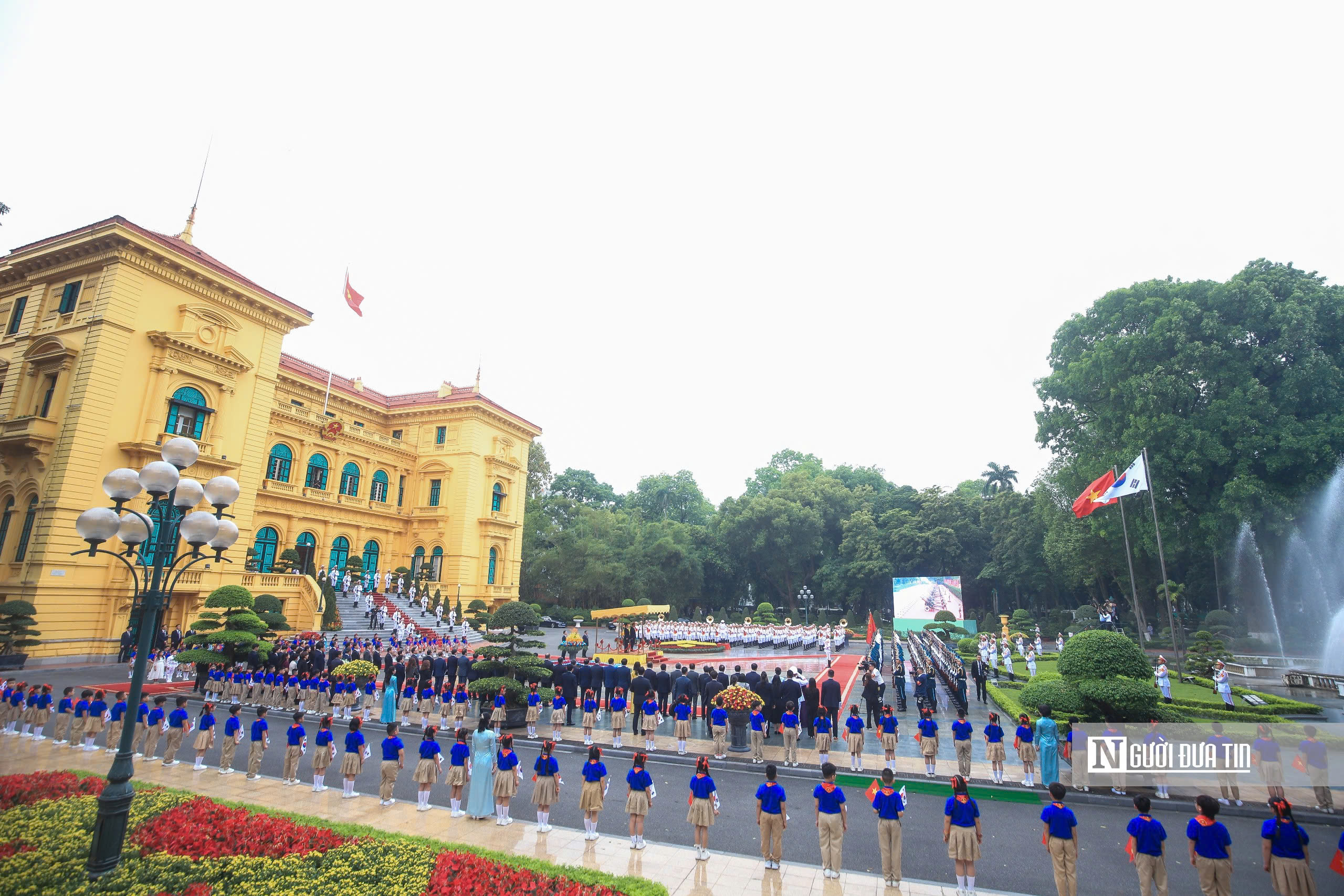 21 loạt đại b&aacute;c ch&agrave;o mừng Tổng thống H&agrave;n Quốc thăm Việt Nam - Ảnh 7.