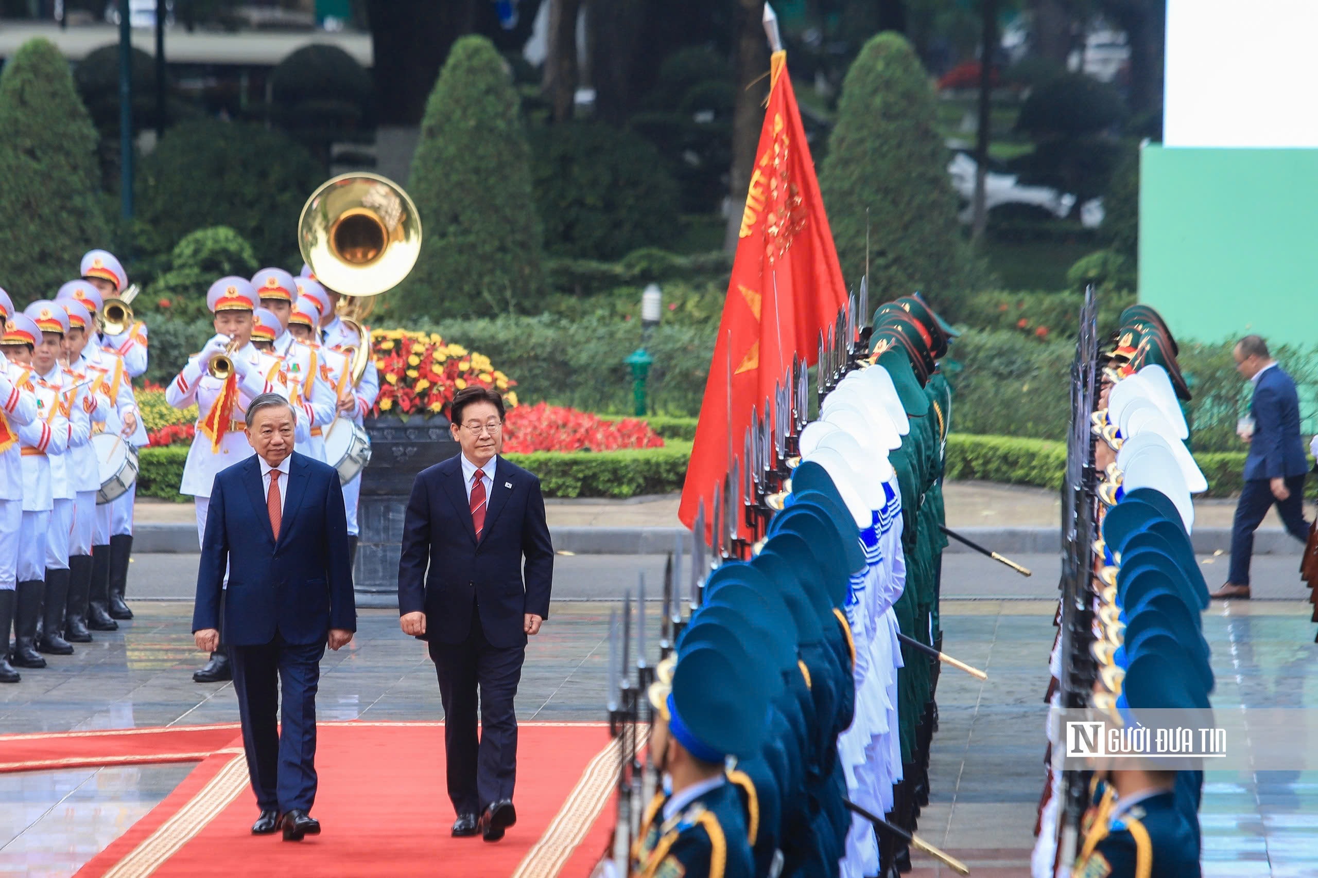 21 loạt đại b&aacute;c ch&agrave;o mừng Tổng thống H&agrave;n Quốc thăm Việt Nam - Ảnh 12.