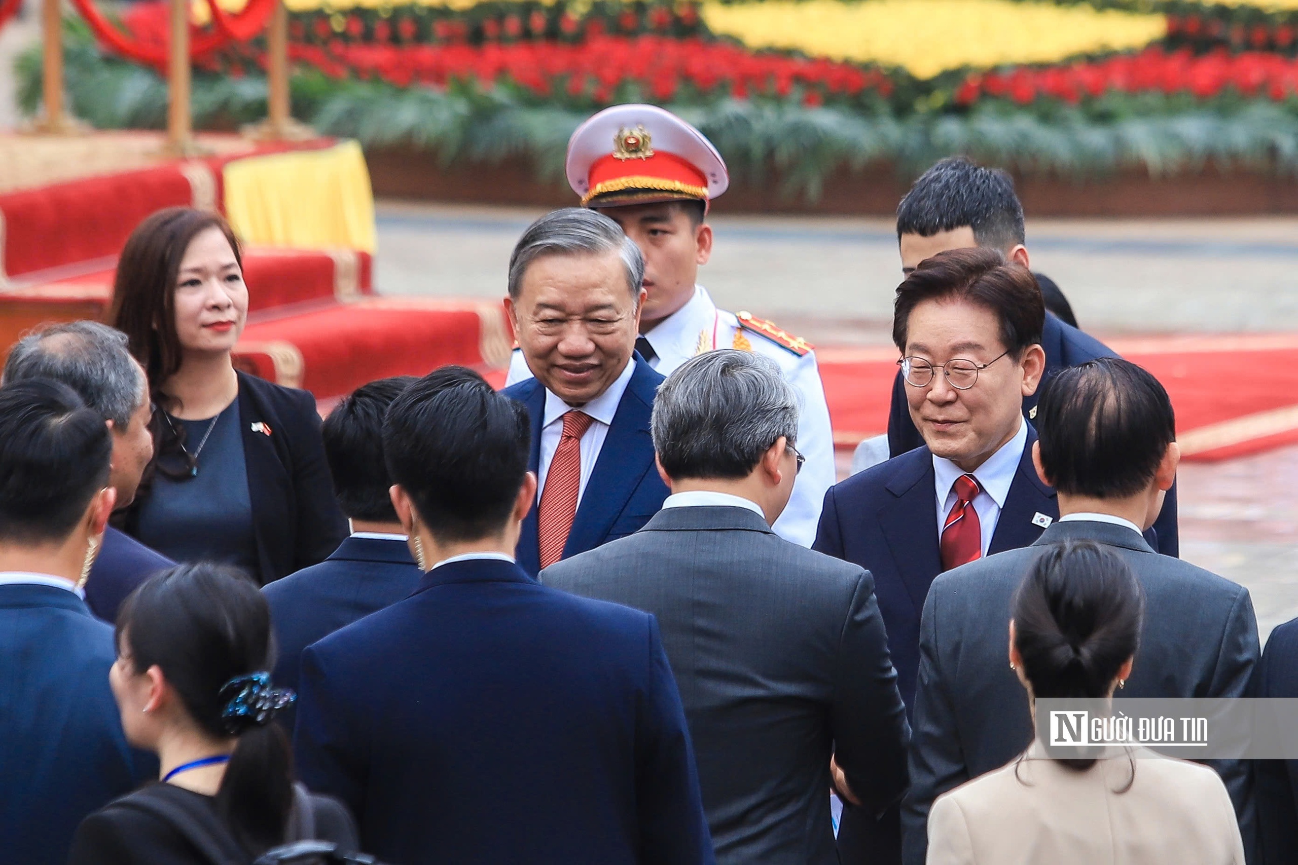 21 loạt đại b&aacute;c ch&agrave;o mừng Tổng thống H&agrave;n Quốc thăm Việt Nam - Ảnh 14.