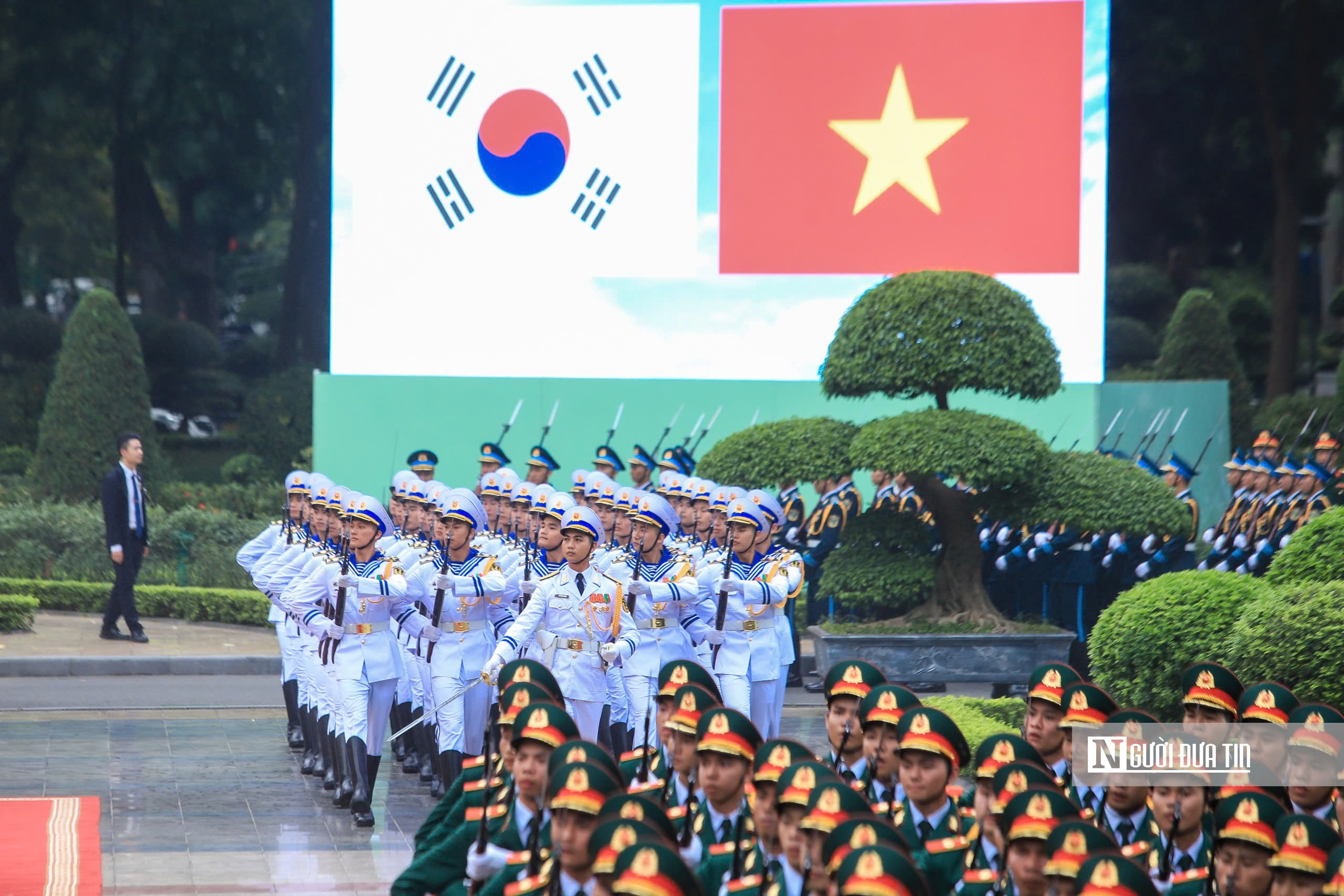 21 loạt đại b&aacute;c ch&agrave;o mừng Tổng thống H&agrave;n Quốc thăm Việt Nam - Ảnh 17.