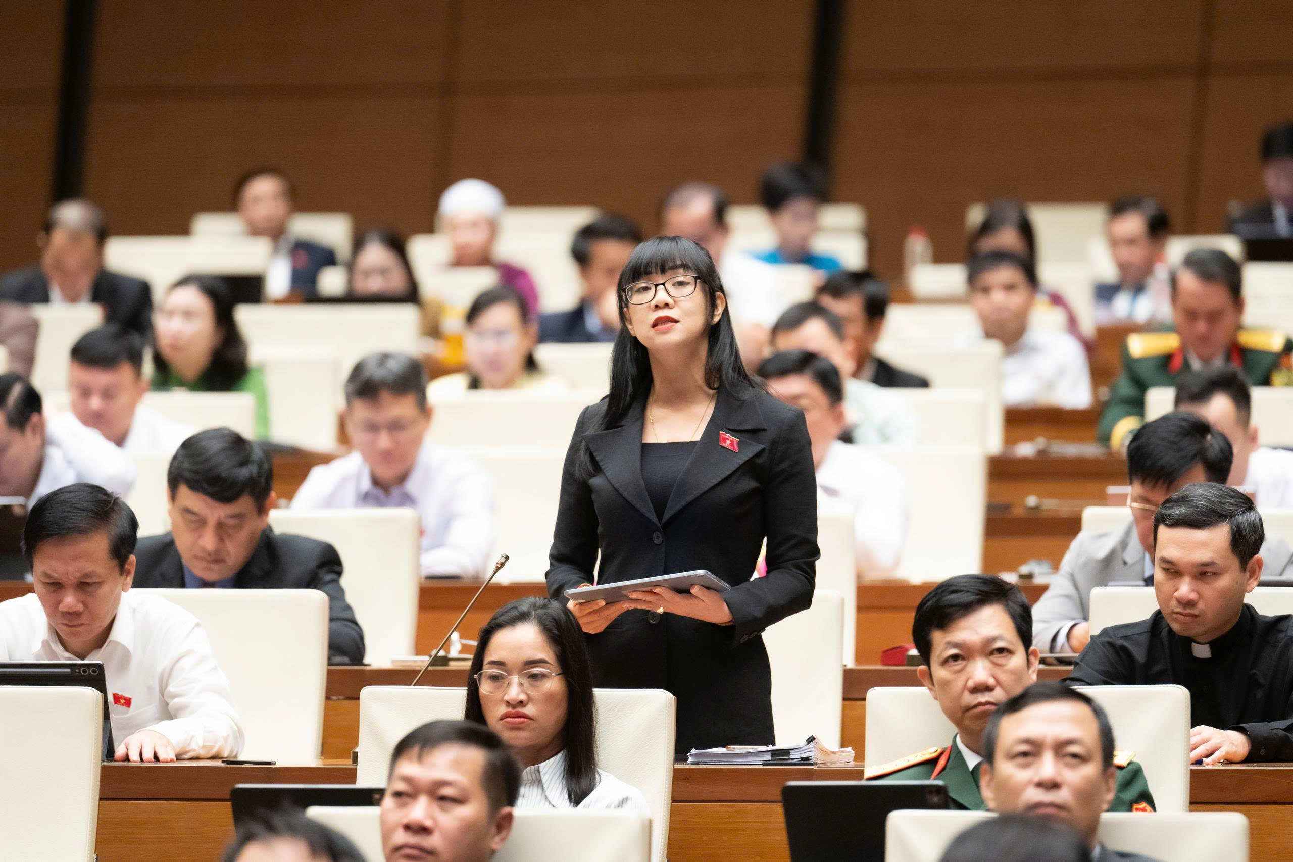 Bộ trưởng Bộ Tài chính: Ngưỡng chịu thuế 1 tỷ đồng với hộ kinh doanh là hài hòa - Ảnh 2.