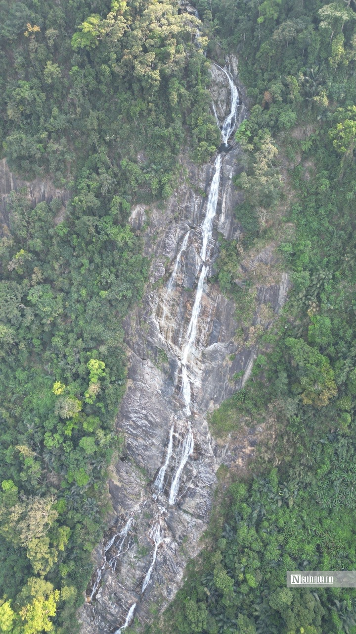 Ngắm d&ograve;ng Th&aacute;c Lụa cao 300 m&eacute;t giữa rừng nguy&ecirc;n sinh ở Quảng Ng&atilde;i- Ảnh 3.