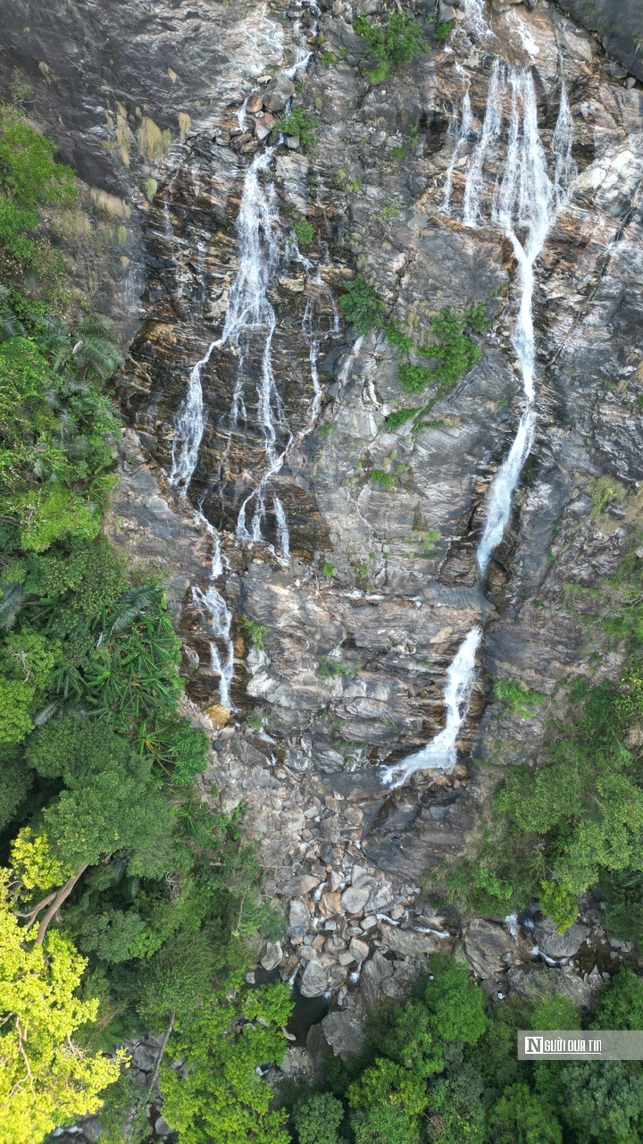 Ngắm d&ograve;ng Th&aacute;c Lụa cao 300 m&eacute;t giữa rừng nguy&ecirc;n sinh ở Quảng Ng&atilde;i- Ảnh 6.