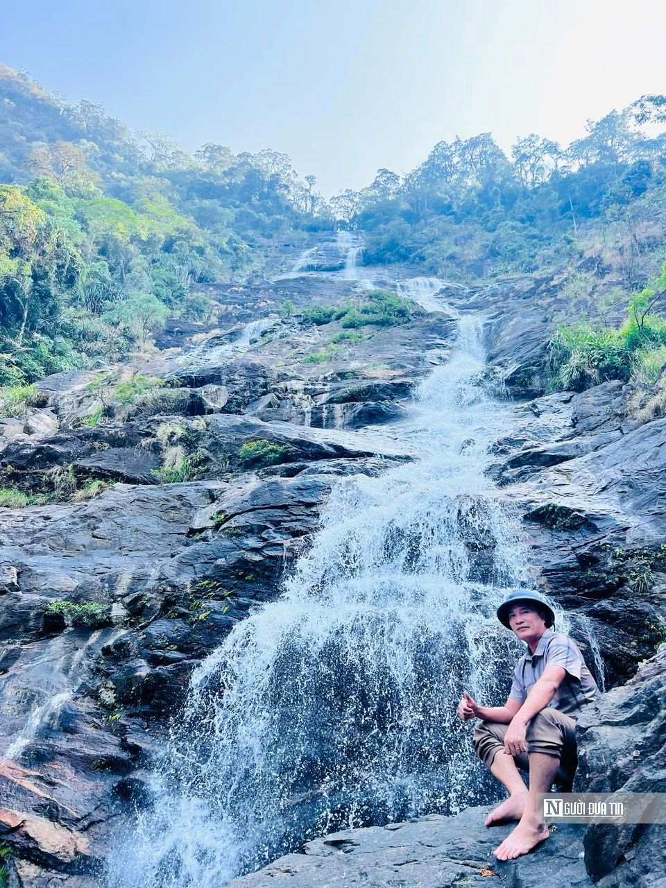 Ngắm d&ograve;ng Th&aacute;c Lụa cao 300 m&eacute;t giữa rừng nguy&ecirc;n sinh ở Quảng Ng&atilde;i- Ảnh 8.