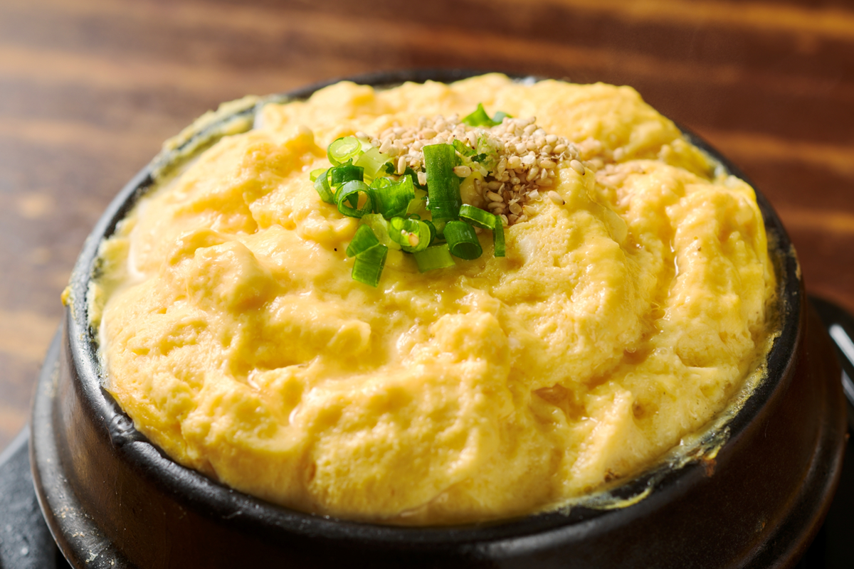 Ăn trứng hấp hâm lại, cả gia đình nhập viện, bác sĩ cảnh báo thói quen 