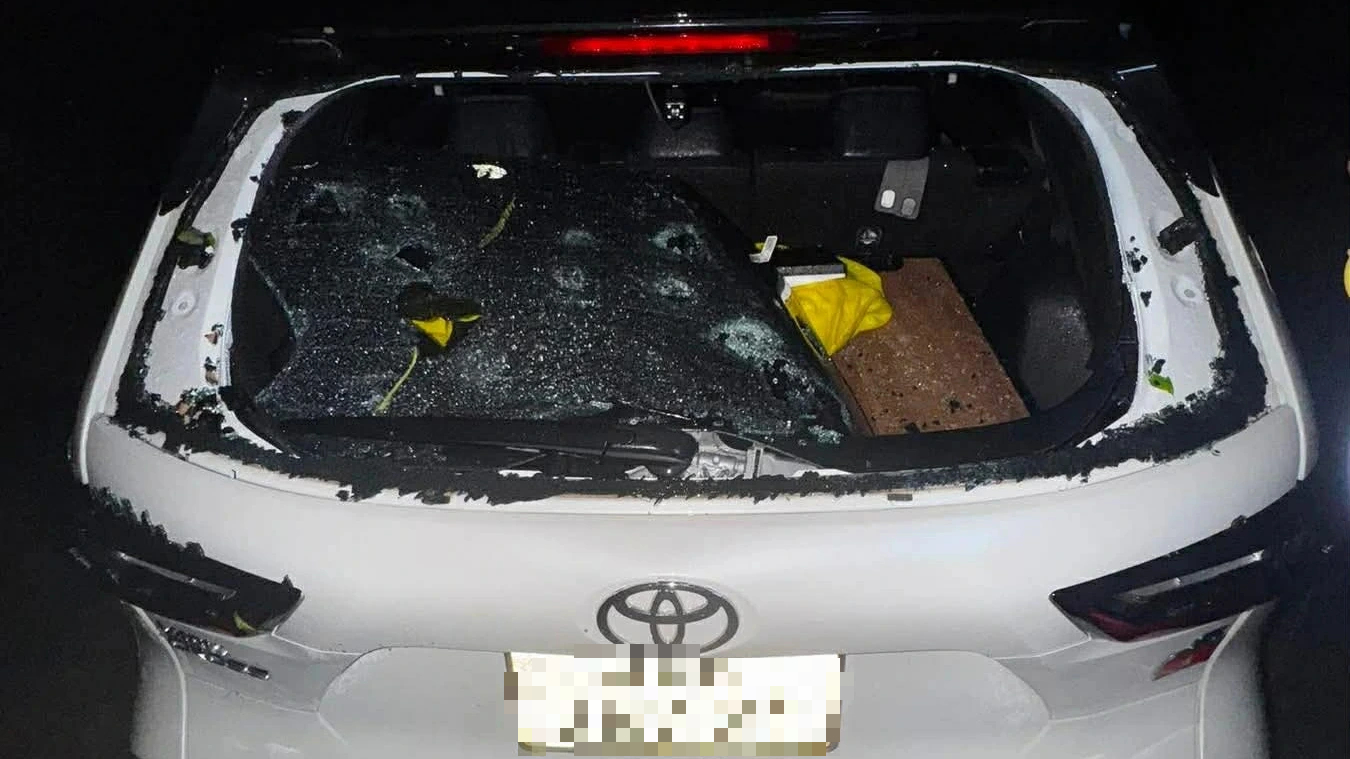 Gi&ocirc;ng lốc v&agrave; mưa đ&aacute; g&acirc;y hư hỏng gần 8.000 ng&ocirc;i nh&agrave; ở Thanh H&oacute;a- Ảnh 2.