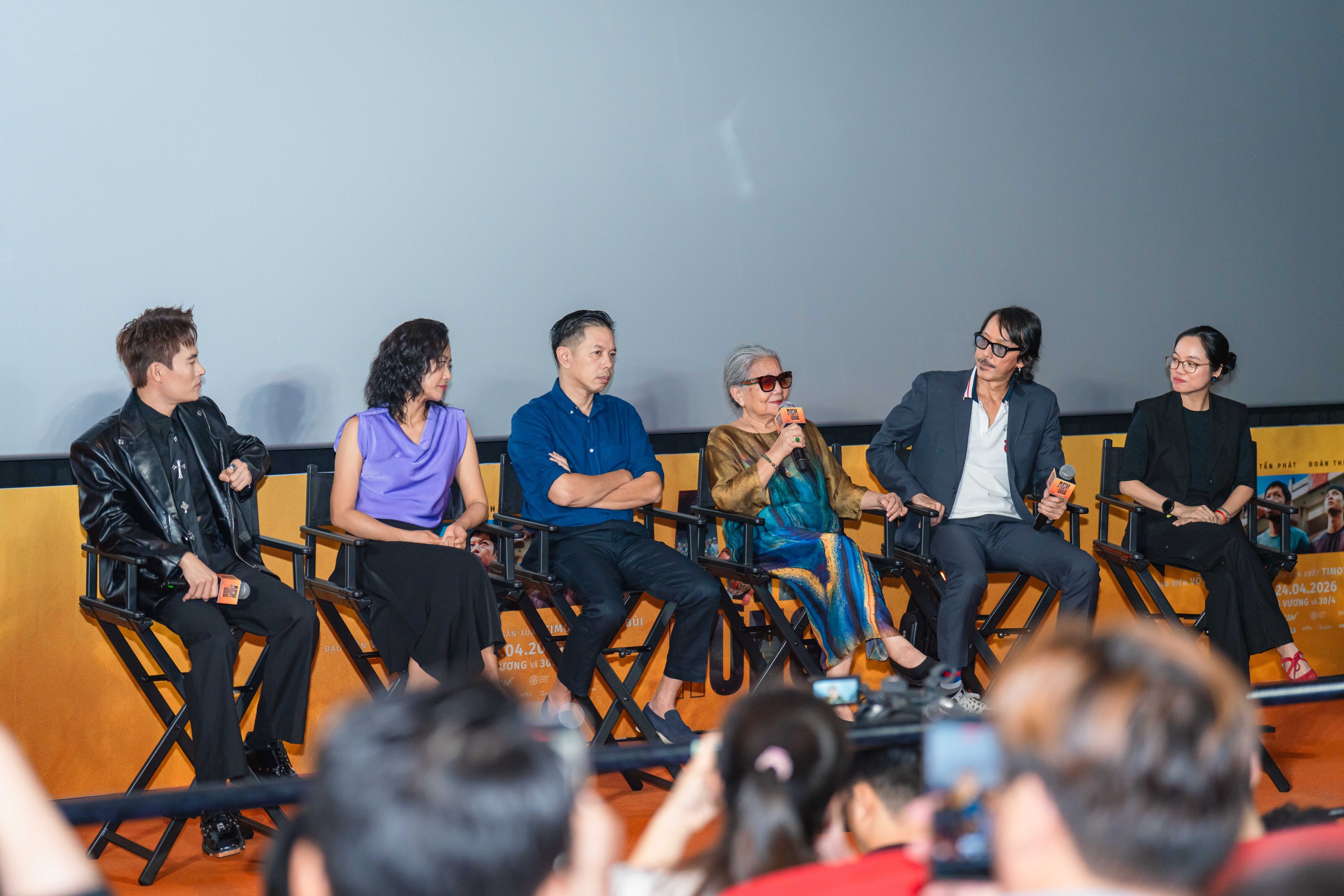 NSƯT Lê Thiện gây bất ngờ khi đu dây trên cao, đóng cảnh mạo hiểm ở tuổi 81 - Ảnh 3.