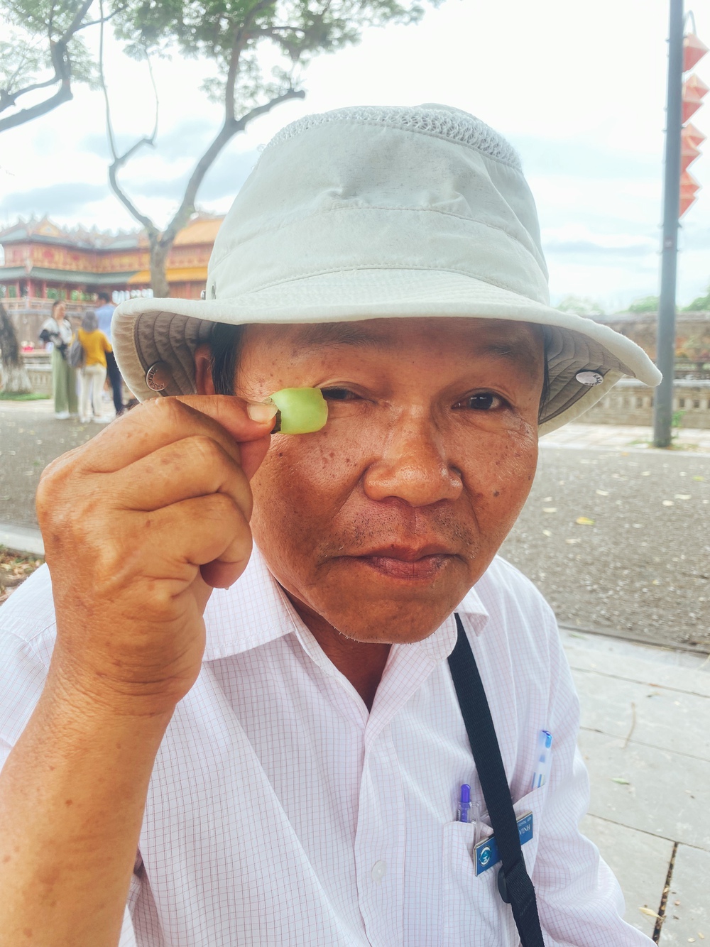 B&iacute; ẩn "kỳ nh&acirc;n dị sĩ" ăn ớt, tắm ớt, ch&agrave; v&agrave;o mắt vẫn b&igrave;nh thản, giới khoa học b&oacute; tay - Ảnh 3.