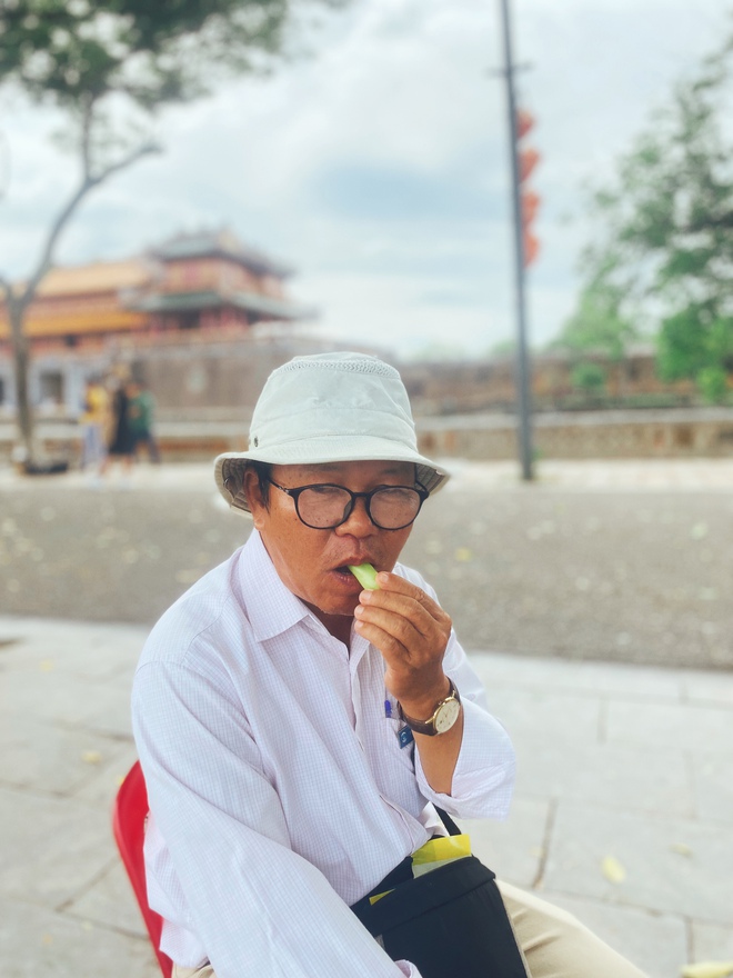 B&iacute; ẩn "kỳ nh&acirc;n dị sĩ" ăn ớt, tắm ớt, ch&agrave; v&agrave;o mắt vẫn b&igrave;nh thản, giới khoa học b&oacute; tay - Ảnh 4.