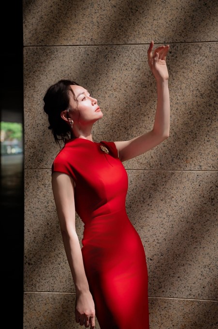 Nữ NSƯT "lột x&aacute;c" phong c&aacute;ch thời trang ở độ tuổi trung ni&ecirc;n khiến vạn người m&ecirc; - Ảnh 1.