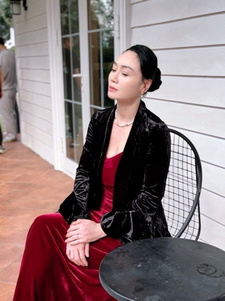 Nữ NSƯT "lột x&aacute;c" phong c&aacute;ch thời trang ở độ tuổi trung ni&ecirc;n khiến vạn người m&ecirc; - Ảnh 3.