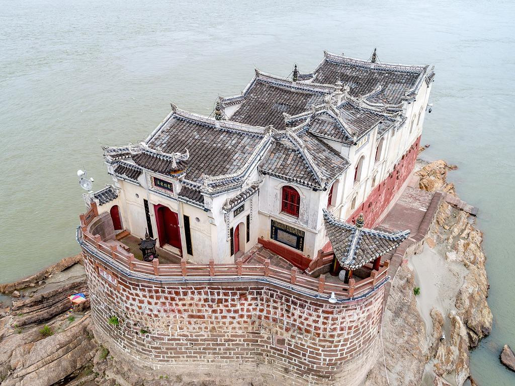 Kỳ lạ ngôi chùa hơn 700 năm giữa sông Trường Giang, bất chấp đại hồng thủy- Ảnh 4.