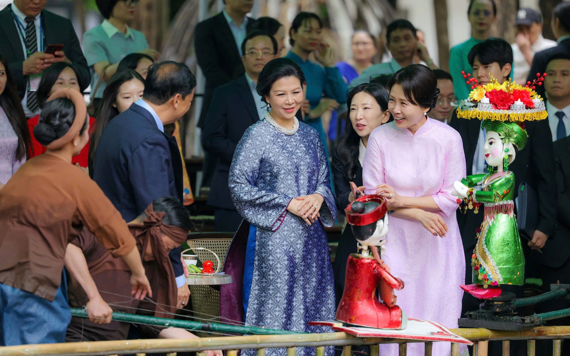 Phu nhân hai nước hội ngộ tại Bảo tàng Dân tộc học, thắt chặt tình hữu nghị Việt-Hàn