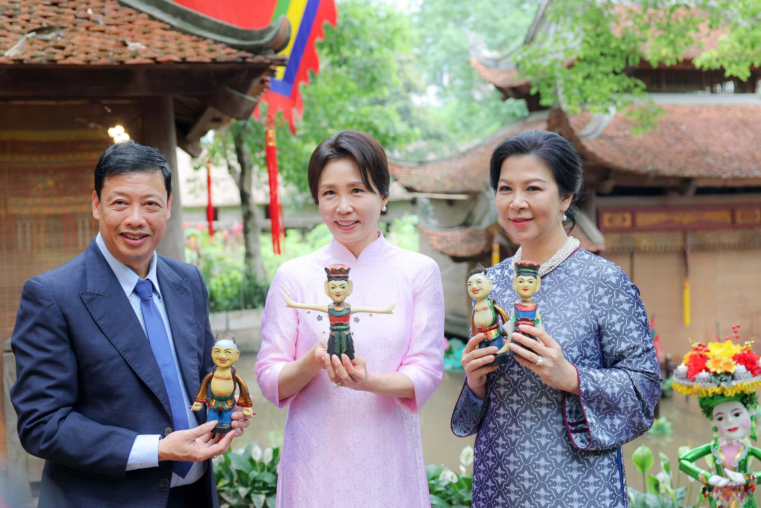 Phu nh&acirc;n Ng&ocirc; Phương Ly v&agrave; Phu nh&acirc;n Tổng thống H&agrave;n Quốc thăm bảo t&agrave;ng, xem m&uacute;a rối nước- Ảnh 7.