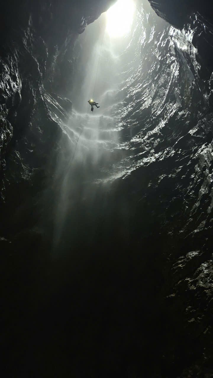 Sự kỳ vĩ của những hang động mới phát hiện tại Phong Nha - Kẻ Bàng- Ảnh 2.