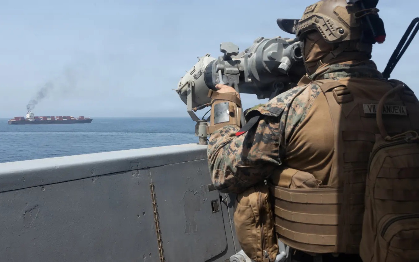 Đ&ograve;n hỏa lực dữ dội: S&uacute;ng phun lửa Nga thi&ecirc;u đốt ph&ograve;ng tuyến Ukraine tại Sumy - Ảnh 1.