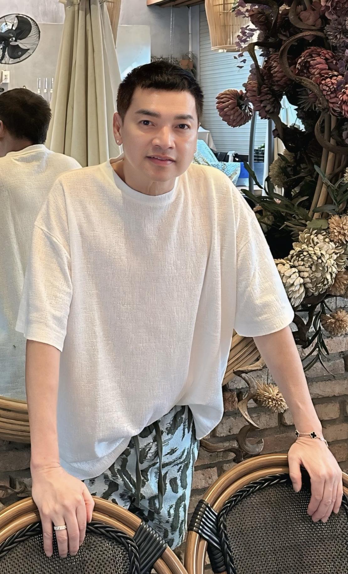 Nam nghệ sĩ đình đám U70 đã đăng ký kết hôn với mẹ đơn thân kém 37 tuổi - Ảnh 1.