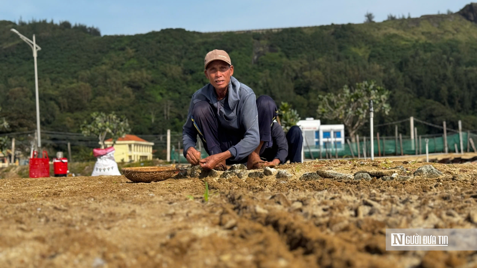 Nắng gắt k&eacute;o d&agrave;i, người d&acirc;n tr&ecirc;n đảo L&yacute; Sơn lo "kh&aacute;t nước" sinh hoạt, sản xuất- Ảnh 2.