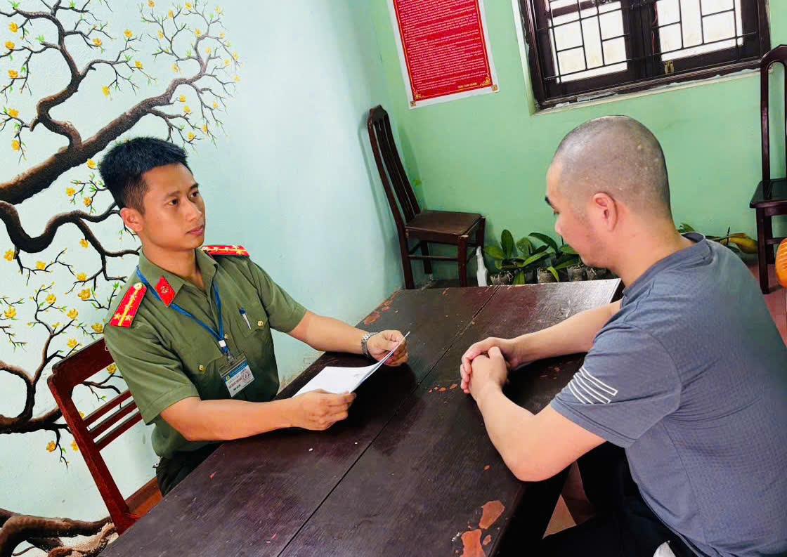 Đối tượng trong nhóm lừa đảo livestream đổ thạch ra đầu thú- Ảnh 1.