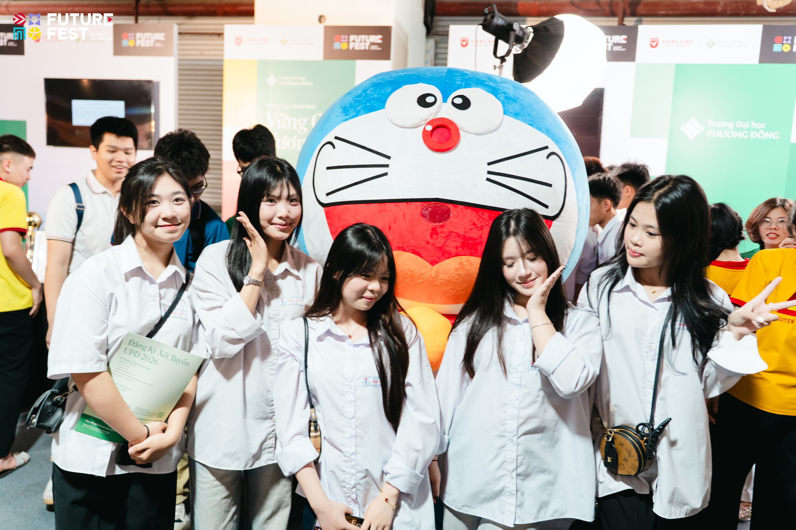 Hàng nghìn học sinh 