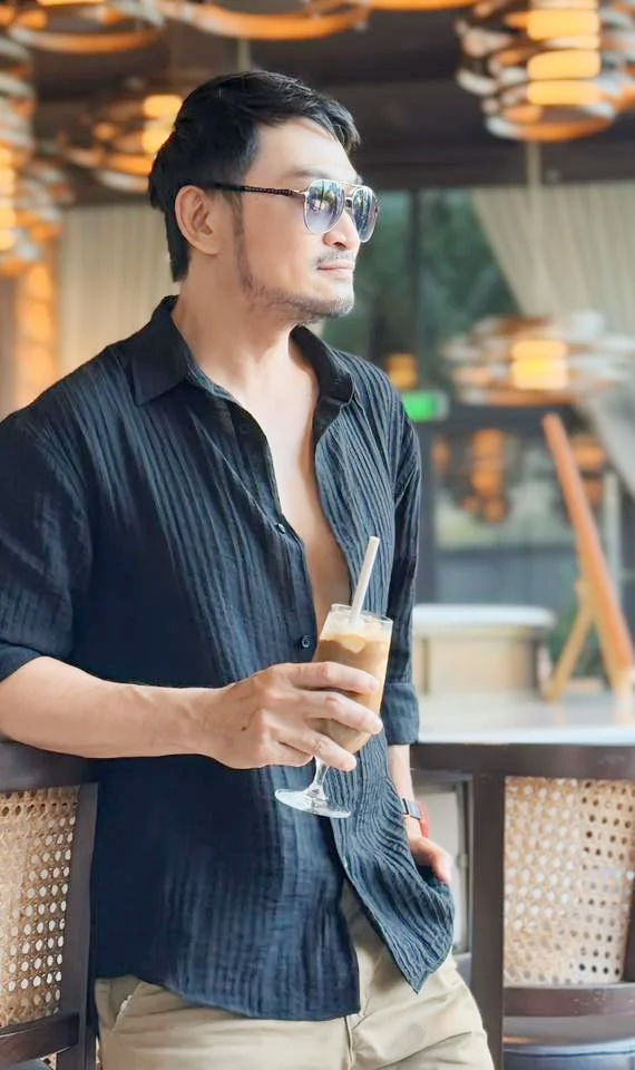 Tuổi U60 phong độ, độc th&acirc;n k&iacute;n tiếng của nam t&agrave;i tử m&agrave;n ảnh Việt vừa hội ngộ với L&ecirc; Phương - Ảnh 5.