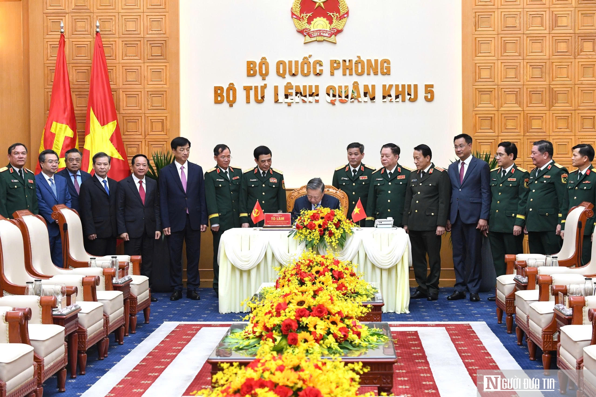 Tổng B&iacute; thư, Chủ tịch nước T&ocirc; L&acirc;m thăm v&agrave; l&agrave;m việc tại Qu&acirc;n khu 5- Ảnh 5.