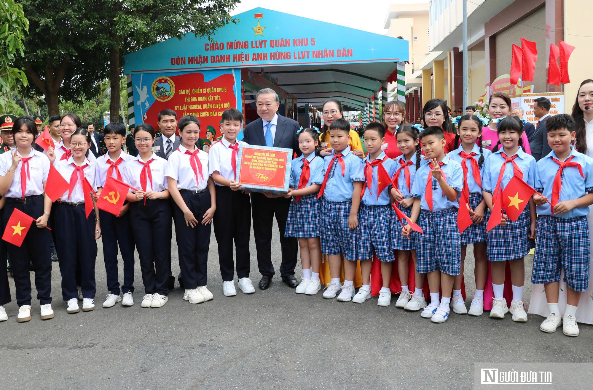 Tổng B&iacute; thư, Chủ tịch nước T&ocirc; L&acirc;m thăm v&agrave; l&agrave;m việc tại Qu&acirc;n khu 5- Ảnh 8.