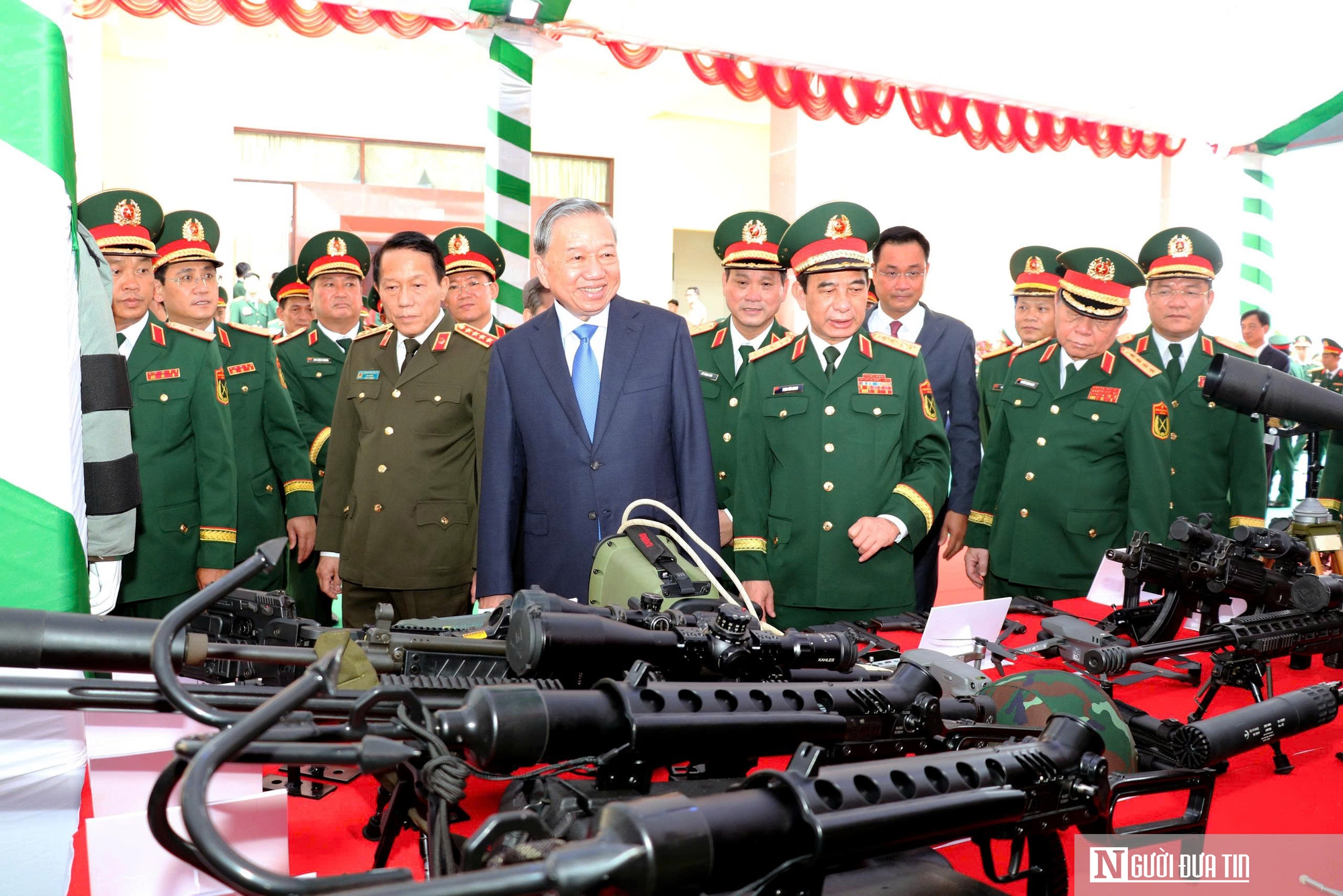 Tổng B&iacute; thư, Chủ tịch nước T&ocirc; L&acirc;m thăm v&agrave; l&agrave;m việc tại Qu&acirc;n khu 5- Ảnh 9.