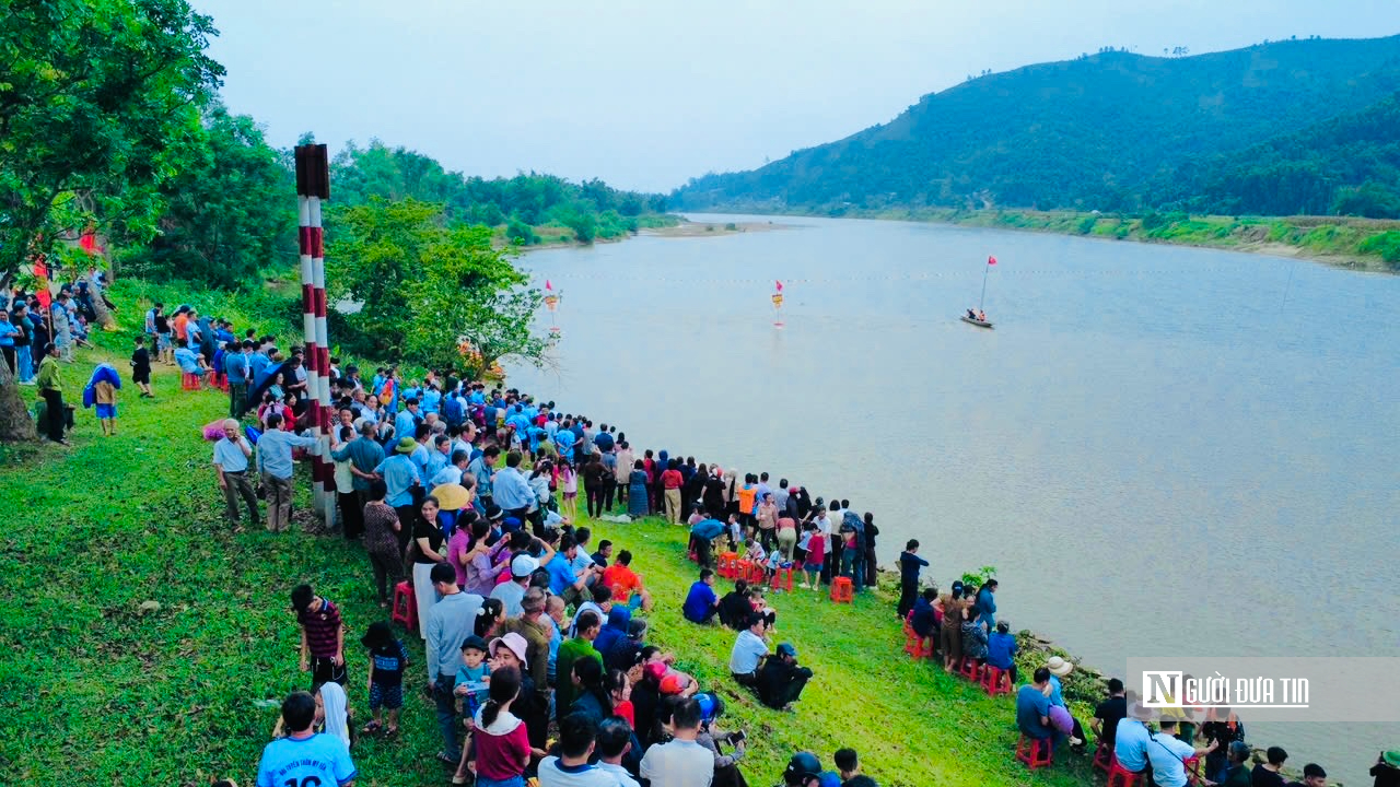 H&agrave; Tĩnh: Tưng bừng lễ hội đua thuyền tr&ecirc;n s&ocirc;ng Ng&agrave;n Phố- Ảnh 1.