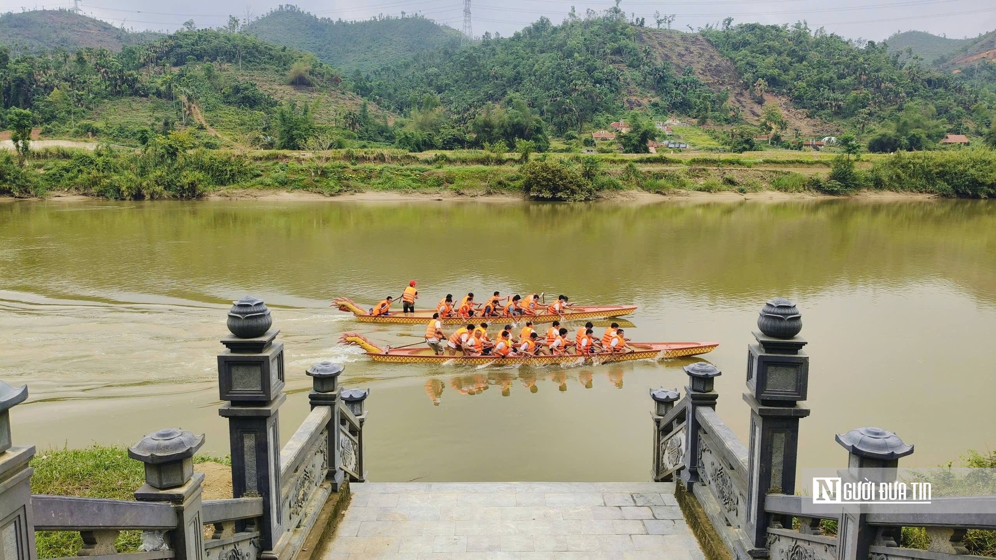 H&agrave; Tĩnh: Tưng bừng lễ hội đua thuyền tr&ecirc;n s&ocirc;ng Ng&agrave;n Phố- Ảnh 3.