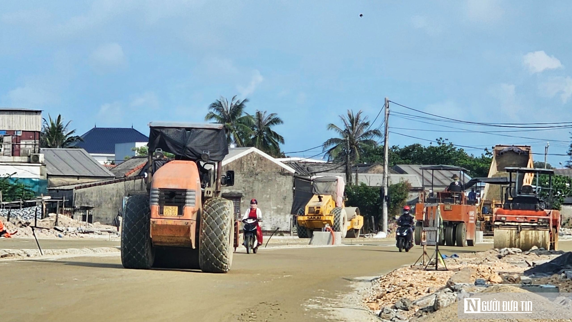 &ldquo;Chạy nước r&uacute;t&rdquo; ho&agrave;n thiện đường dẫn l&ecirc;n cầu vượt cửa biển lớn nhất miền Trung- Ảnh 1.