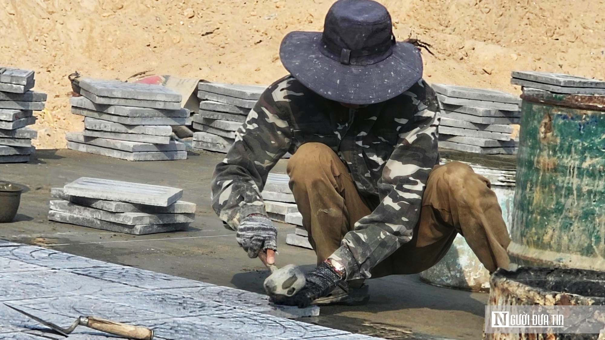 &ldquo;Chạy nước r&uacute;t&rdquo; ho&agrave;n thiện đường dẫn l&ecirc;n cầu vượt cửa biển lớn nhất miền Trung- Ảnh 6.