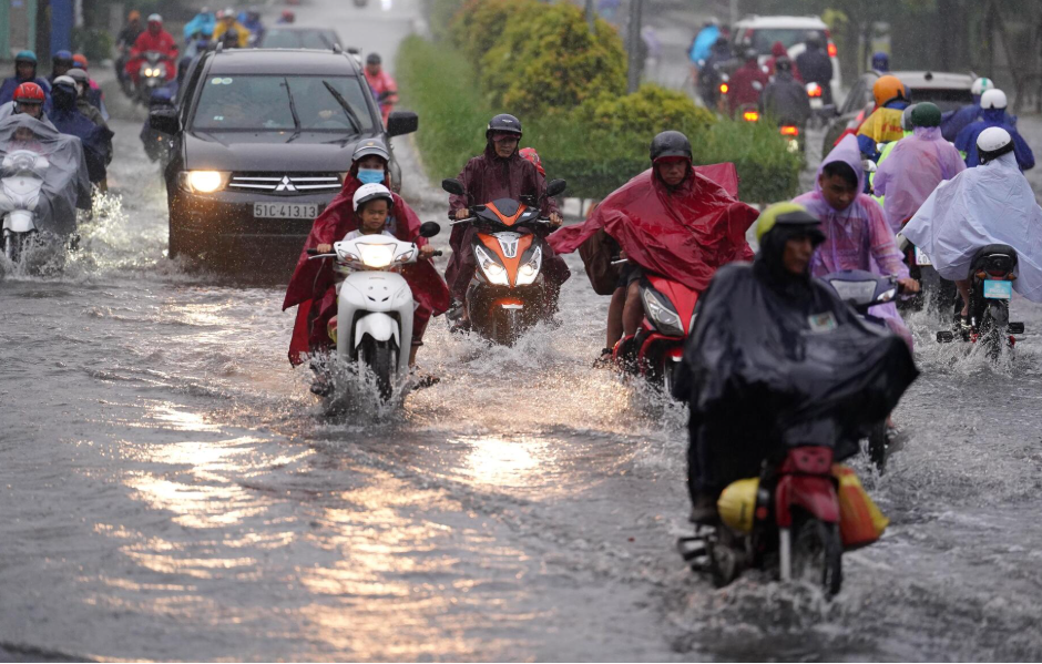 Dự báo thời tiết 26/4: Mưa dông dồn dập ở miền Bắc, đề phòng mưa đá kèm gió giật mạnh - Ảnh 1.