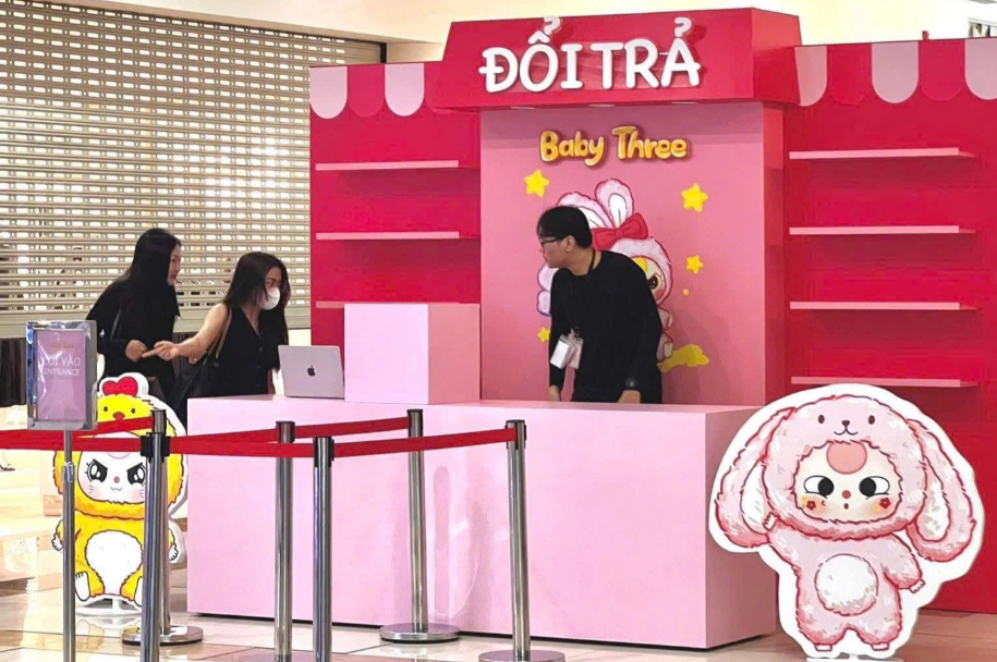 Từ món đồ chơi “đốn tim” Gen Z đến làn sóng quay lưng: Vì sao túi mù Baby Three gây tranh cãi dữ dội? - Ảnh 1.